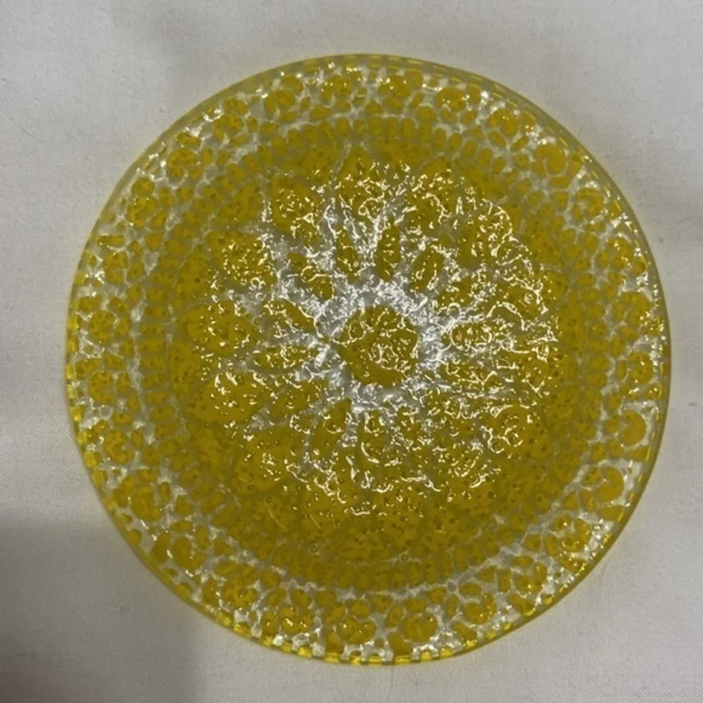 Small glas plates, 4 inches diameter. Unique! Rare! One is orange, one yellow.